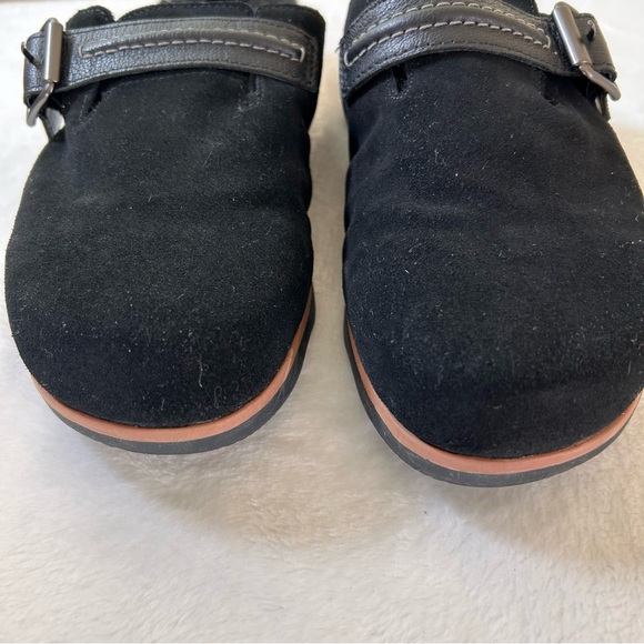 Clarks Women's Clog Shoes Size 8.5 M Black Faux Fur Lined Buckle Mules - Picture 3 of 9